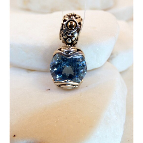 John Hardy Batu Sari 18K Yellow Gold Sterling Silver Blue Topaz Pendant w/ Bag - Picture 6 of 7